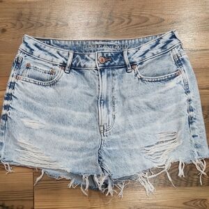 American Eagle Distressed Tomgirl Jean Shorts Size 8 Light Wash Frayed Hem